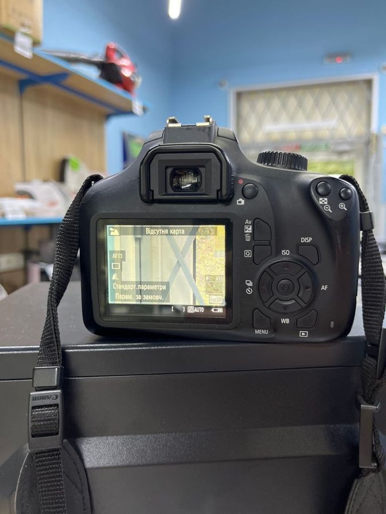 Купити Canon eos 4000d/ ef-s 18-55mm macro-0-25m-0-8ft Б/У