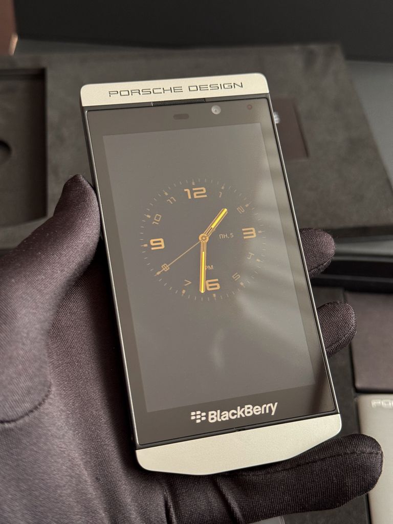 Купити Blackberry Porsche Design P9982 + чехол в подарок! Б/У