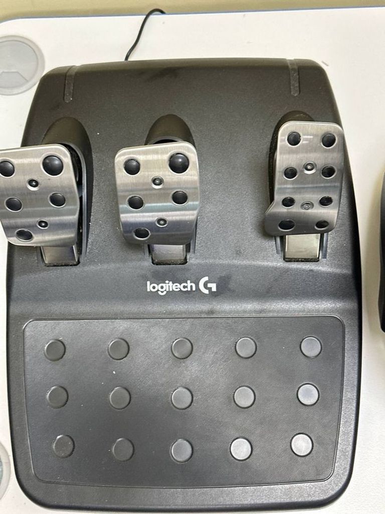 Дешево Logitech g29 driving force racing wheel / 941-000110, 941-000112 з ломбарду
