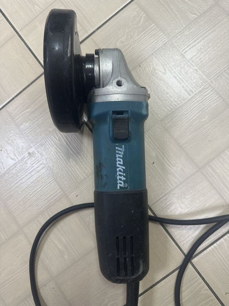 Купить Makita 9558hnr Б/У