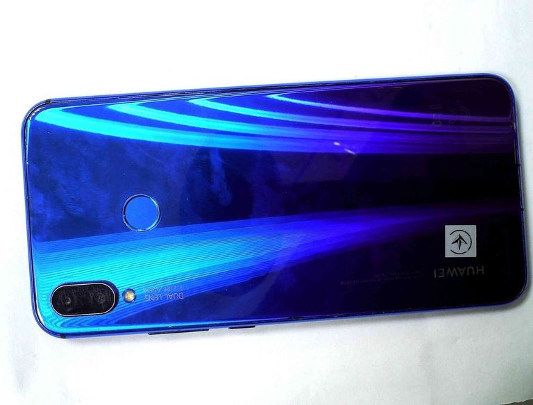 Дешиво Huawei p smart plus ine-lx1 4/64gb с ломбарда