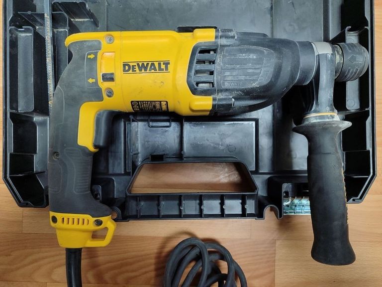 Дешиво Dewalt d25133qs с ломбарда