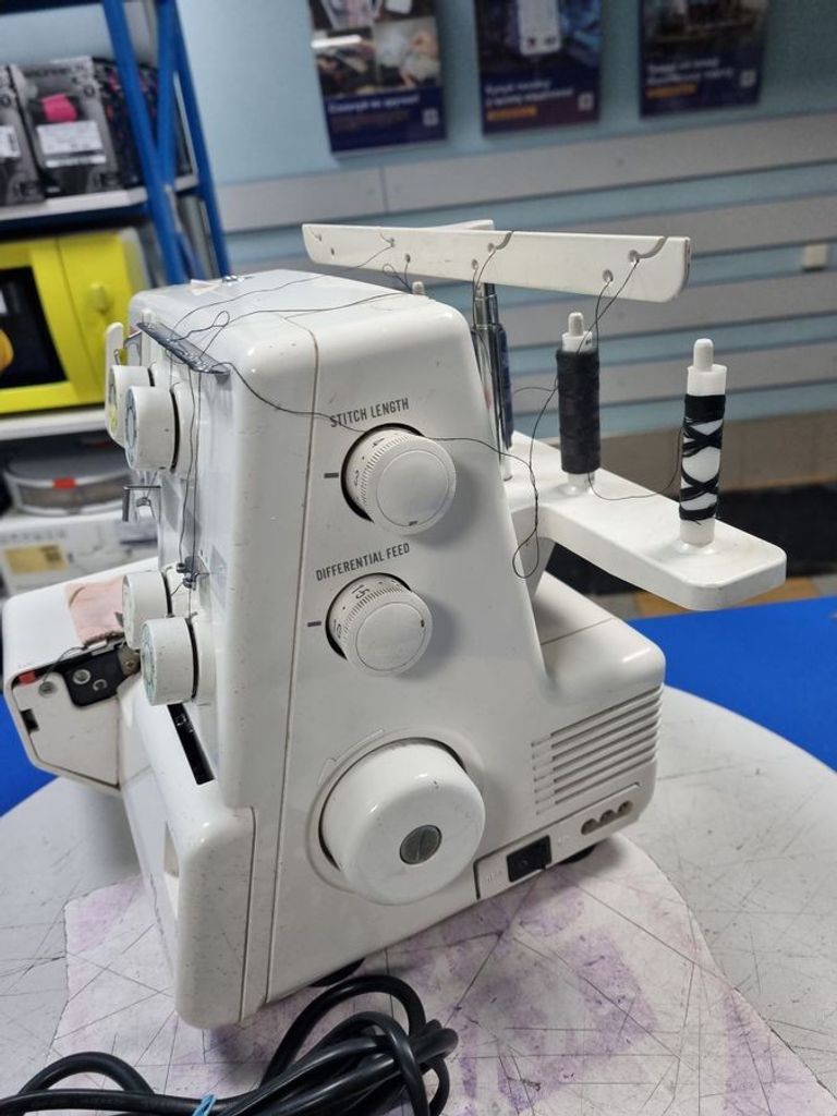 Дешево Janome My Lock 204D з ломбарду