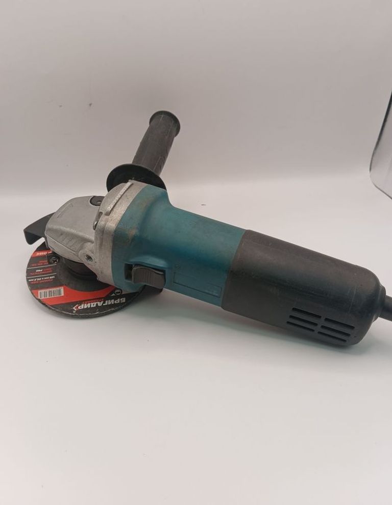 Купити Makita 9555hn Б/У