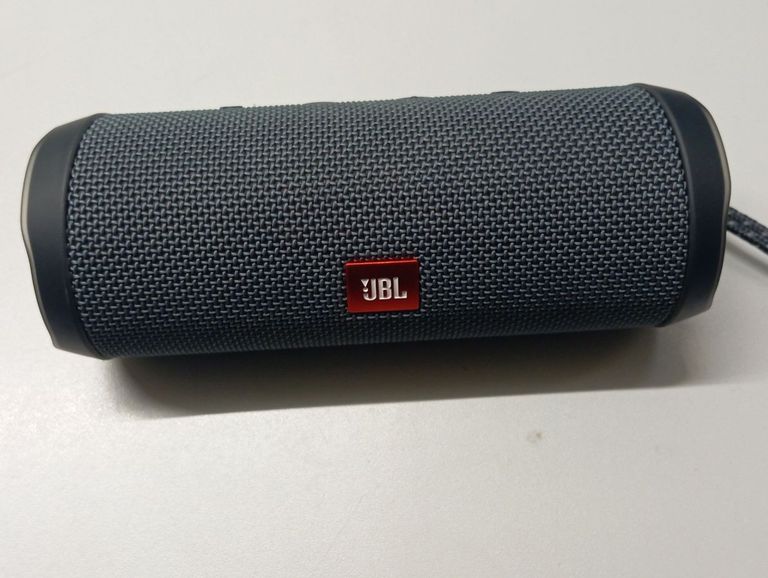 Купити Jbl flip essential 2 Б/У