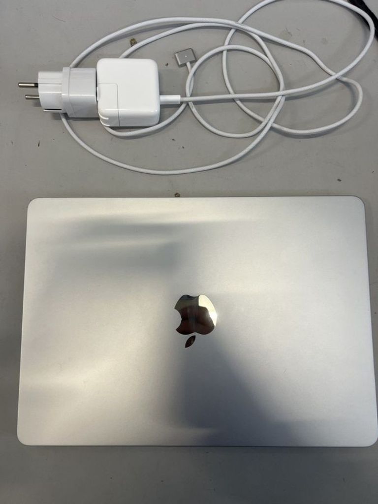 Дешево Apple macbook air 13,6" 2025 mc6t4 / apple m4/ 8 core gpu/ ram 16gb/ ssd 256gb/ a3240 з ломбарду