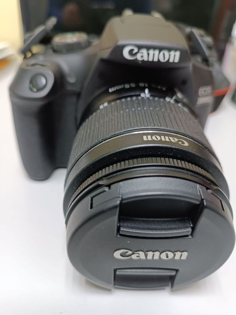 Дешево Canon eos 2000d kit ef-s 18-55mm f/3.5-5.6 iii з ломбарду