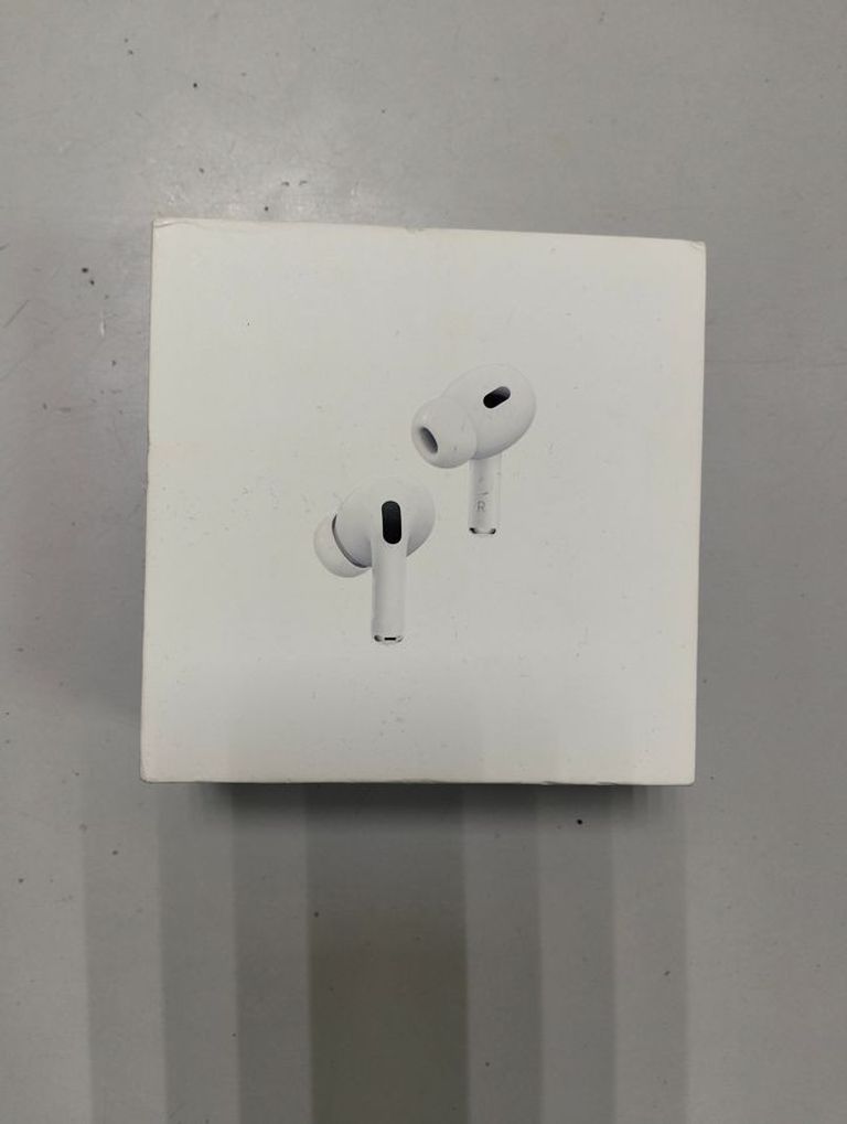Купити Apple airpods pro 2nd generation with magsafe charging case usb-c Б/У