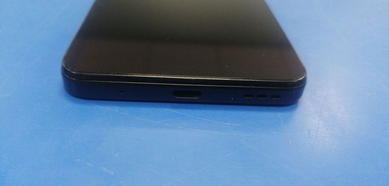 Дешево Motorola moto e13 2/64gb з ломбарду