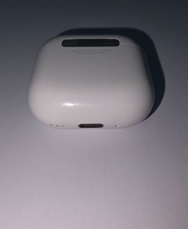 Дешиво Apple airpods 4 with active noise cancellation с ломбарда