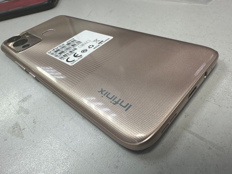 Розпродаж Infinix hot 12 play nfc x6816 4/128gb, продавець Техноскарб