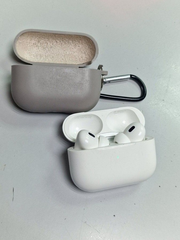 Оголошення Apple airpods pro 2nd generation with magsafe charging case usb-c Б/У