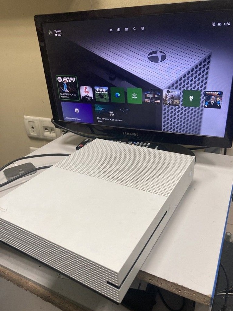 Дешево Microsoft Xbox One S 1TB з ломбарду