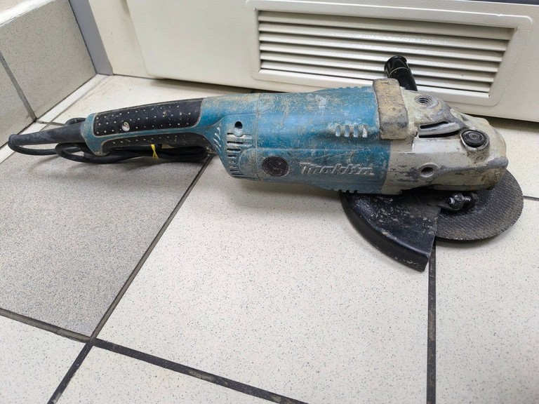 Дешево Makita GA9020 з ломбарду