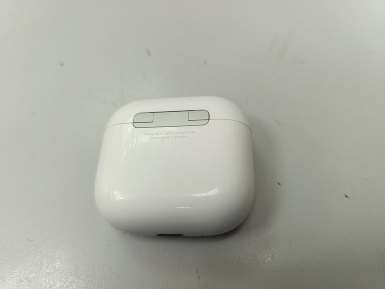 Дешево Apple airpods 4 with active noise cancellation з ломбарду