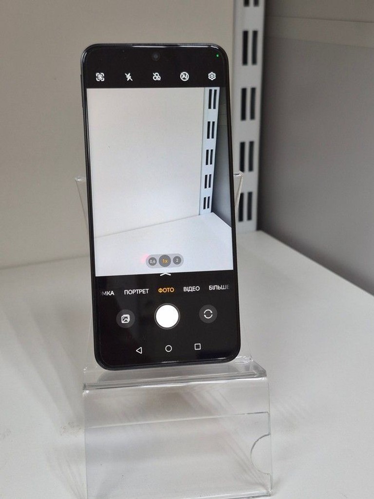 Дешиво Honor x8a 6/128gb с ломбарда