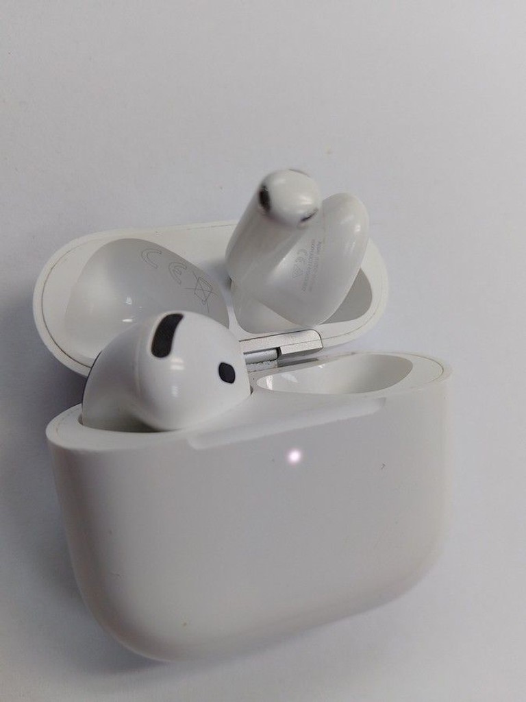 Дешево Apple airpods 4 з ломбарду