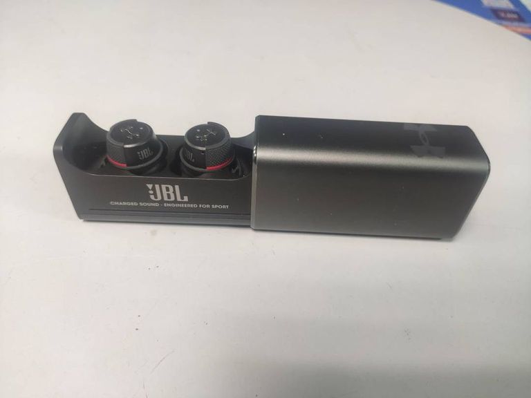 Купить Jbl under armour flash x Б/У