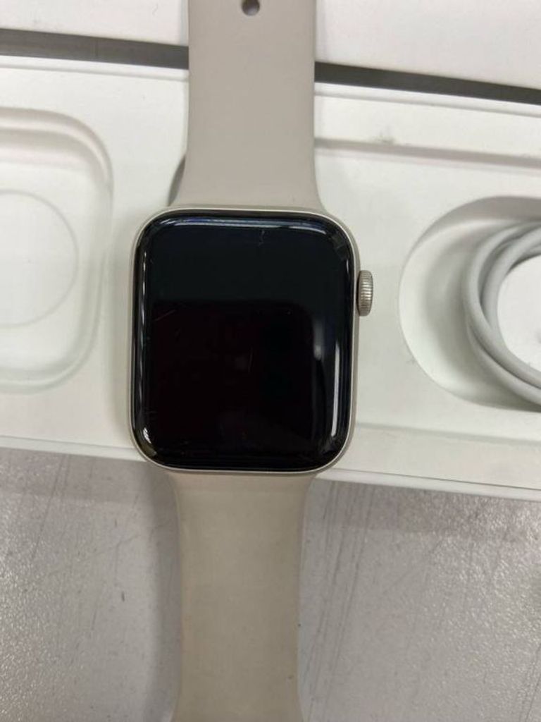 Apple watch se 2 gps 44mm aluminum case with sport