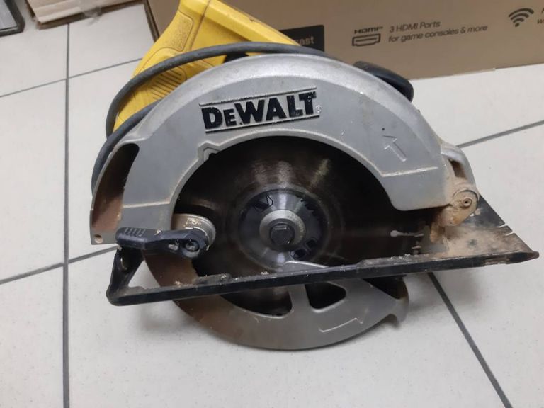 Dewalt dwe 560