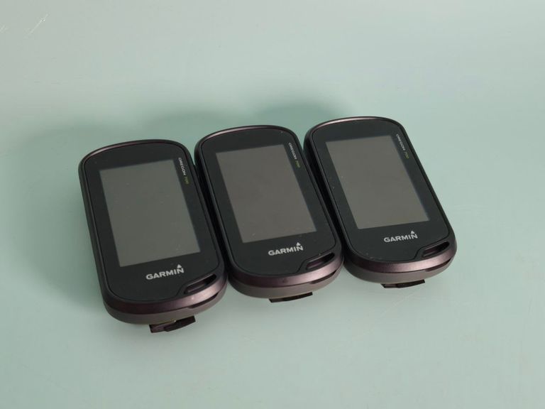 Купить НАВІГАТОР GARMIN OREGON 700. Лот 3шт під відновлення, комплект на фото, немає задньої кришки, 1 не включається, 2шт зависають пр Б/У