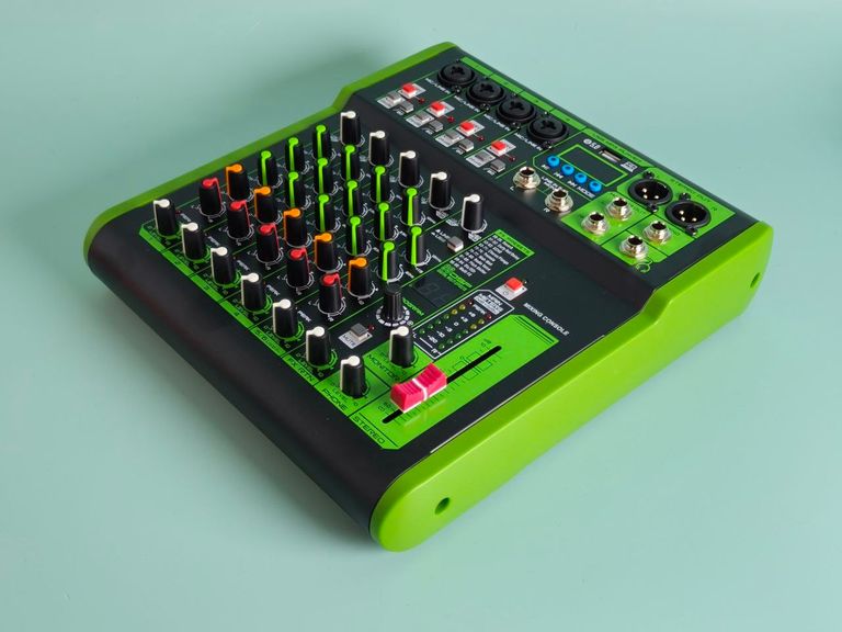 Купити Професійний мікшер серії 8UX із 99 цифровими ефектами DSP. Новий! Б/У