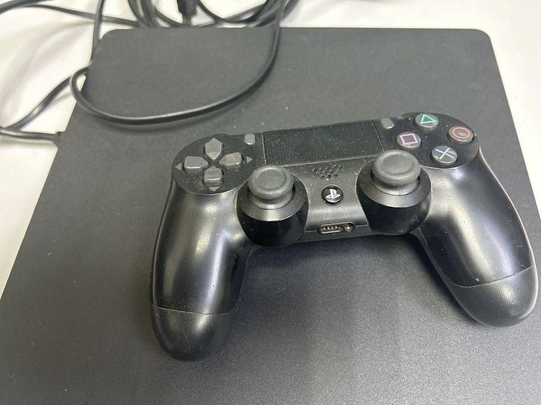 Купить  Sony PlayStation 4 Slim 1TB Black Б/У