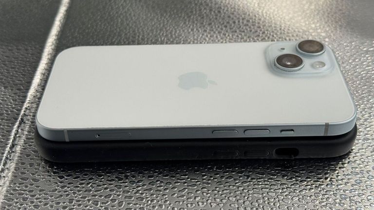 Apple iPhone 15 256GB Green Код:01-200501246. Зображення 6