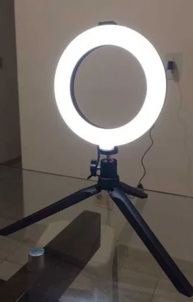 Купити LED кільцева лампа діаметром 16 см, ідеально підійде для ведення особистої сторіночки та прямих ефірів! Б/У