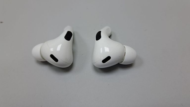 Apple airpods pro 2nd generation with magsafe charging case usb-c Код:01-200736432. Зображення 5