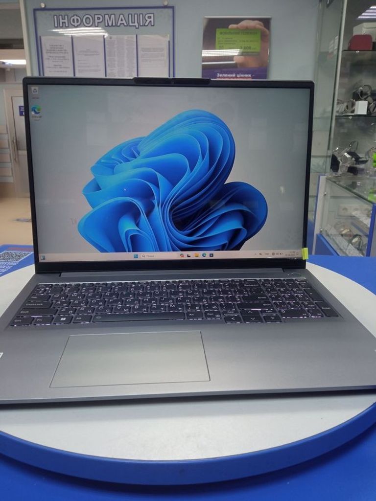 Купити Lenovo 16/core i5-1335u ddr5/16gb ddr5/ssd 1000 gb/*інтегрована Б/У