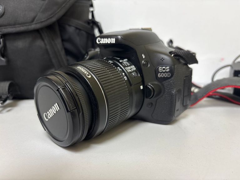 Оголошення Canon eos 600d ef-s 18-55mm f/3,5-5,6 is ii Б/У