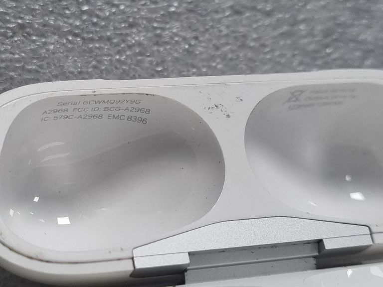 Дешево Apple airpods pro 2nd generation with magsafe charging case usb-c з ломбарду