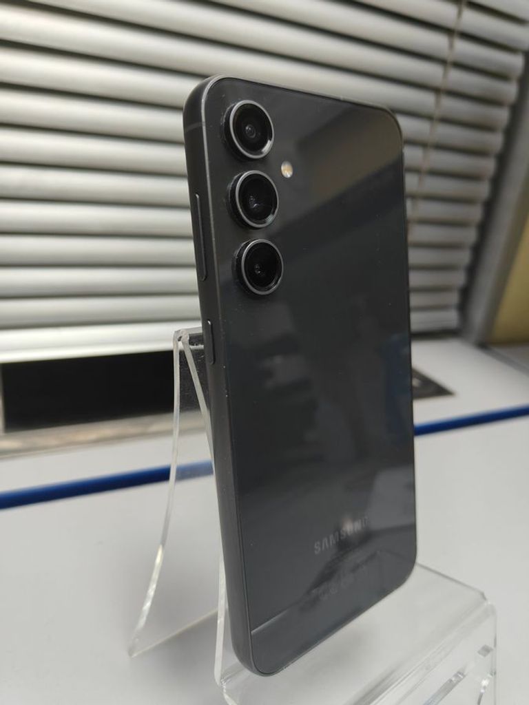 Дешево Samsung galaxy s23 fe sm-s711b 8/128gb з ломбарду