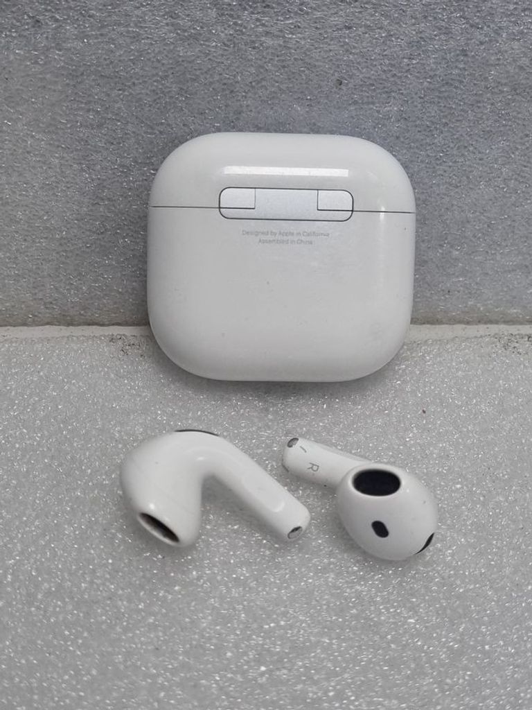 Дешево Apple airpods 4 з ломбарду