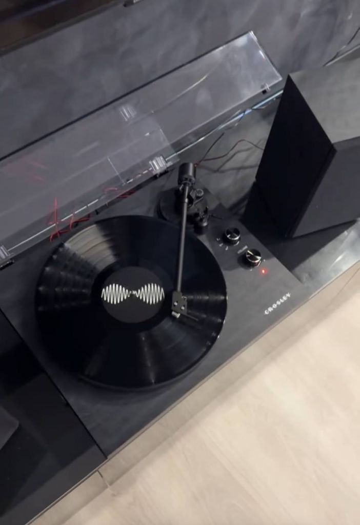 Оголошення Crosley C62 Turntable Б/У