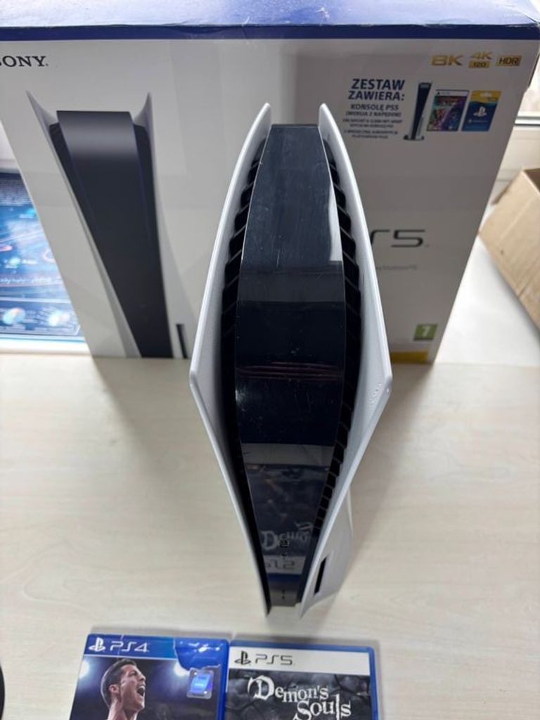 Дешево Sony PlayStation 5 blue ray (повний комплект) з ломбарду