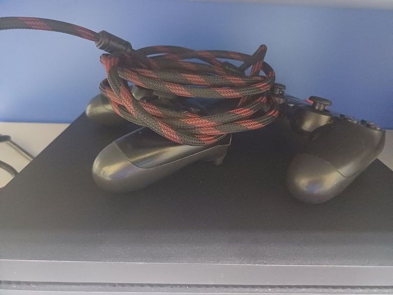 Дешево Sony playstation 4 pro 2 контролери з ломбарду