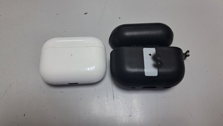 Купить Apple airpods pro 2nd generation with magsafe charging case usb-c Б/У