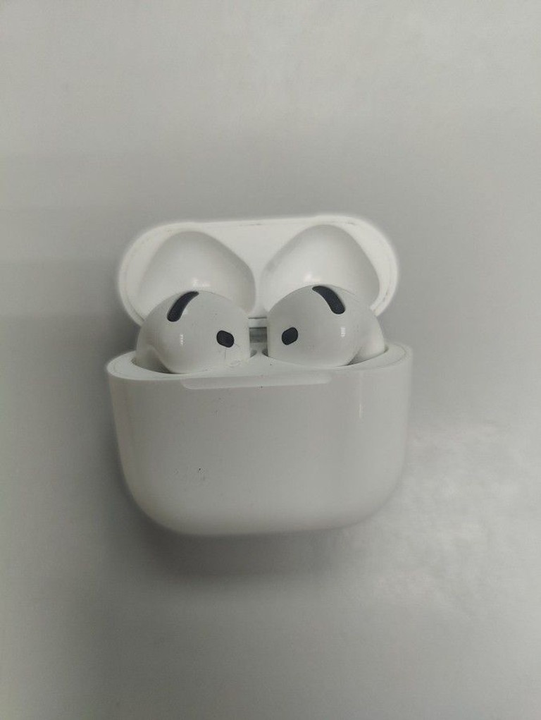 Дешево Apple airpods 4 with active noise cancellation з ломбарду