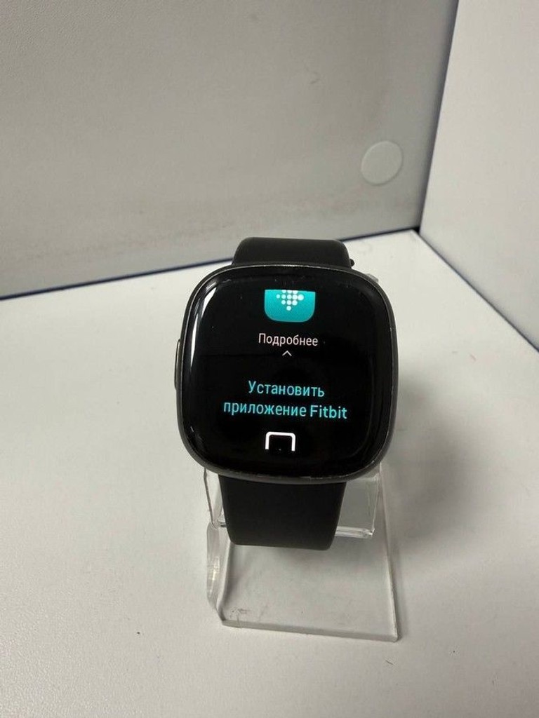 Дешево Fitbit versa 4/graphite з ломбарду