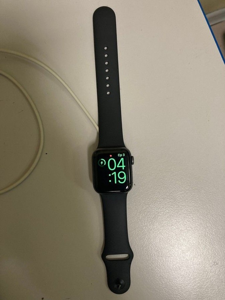 Купити Apple watch series 4 gps 40mm aluminium case Б/У