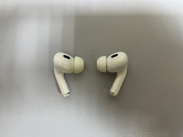 Дешево Apple airpods pro 2nd generation with magsafe charging case usb-c з ломбарду