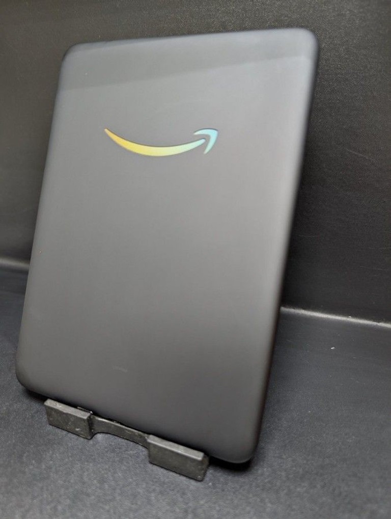 Оголошення Amazon Kindle Colorsoft Signature Edition 1st Gen. 16 GB 2025 Metallic Black Б/У