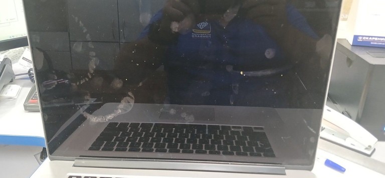 Купити Apple macbook pro a1398 екр 15,4"/ core i7 2,5ghz/ram 16gb/ssd 256gb/amd radeon r9 m370x 2gb Б/У