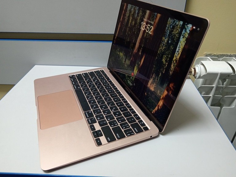 Дешиво Apple MacBook Air 13'' Late 2020 с ломбарда