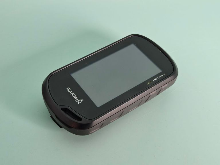 Объявление НАВІГАТОР GARMIN OREGON 700. Лот 3шт під відновлення, комплект на фото, немає задньої кришки, 1 не включається, 2шт зависають пр Б/У