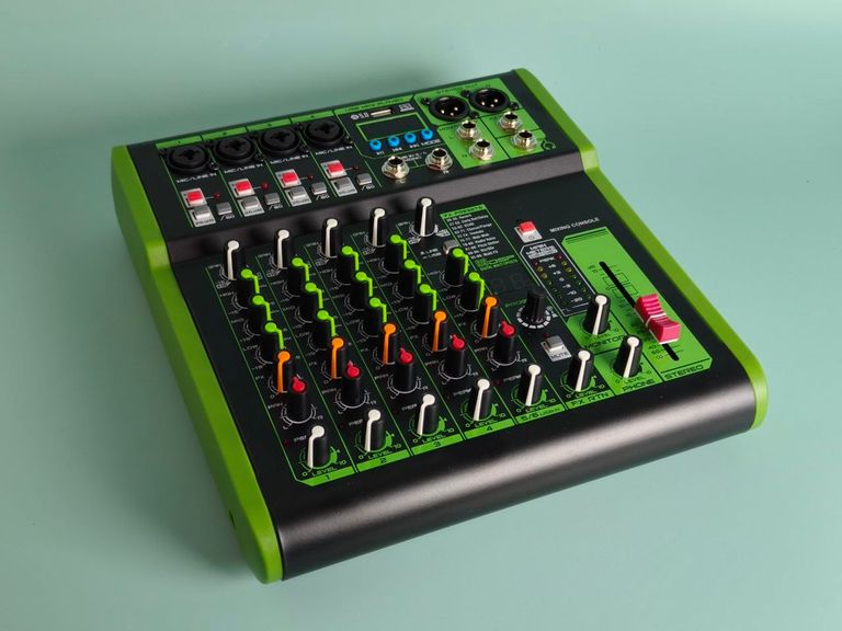 Оголошення Професійний мікшер серії 8UX із 99 цифровими ефектами DSP. Новий! Б/У