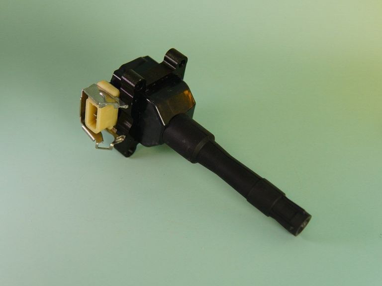 Котушка запалювання Бмв Bmw 3 (E30, E36, E46), 5 (E34, E39), 7 (E32, E38), 8 (E31), Z3 (E36) Нова. Код:null. Изображение 4