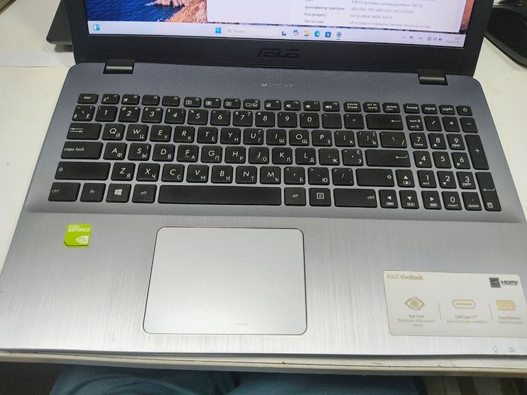 Дешево Asus VivoBook 15X542UF (X542UF-DM005) i7(8550u), 8/240gb/1tb з ломбарду